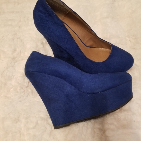 Shoes - Picture 3 of 3